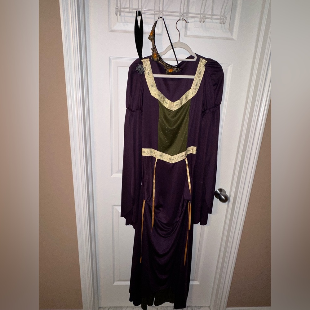 Queen costume